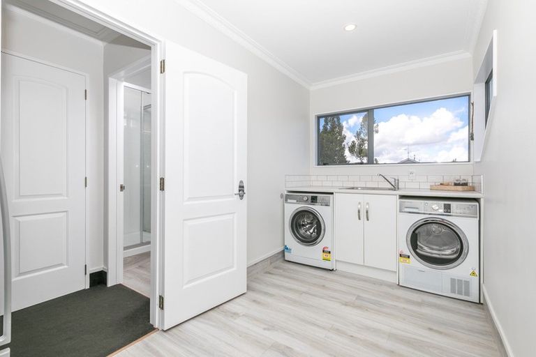 Photo of property in 2 Dallinger Street, St Andrews, Hamilton, 3200