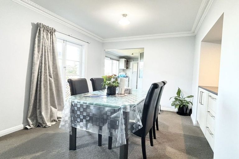 Photo of property in 51 Rua Road, Glen Eden, Auckland, 0602