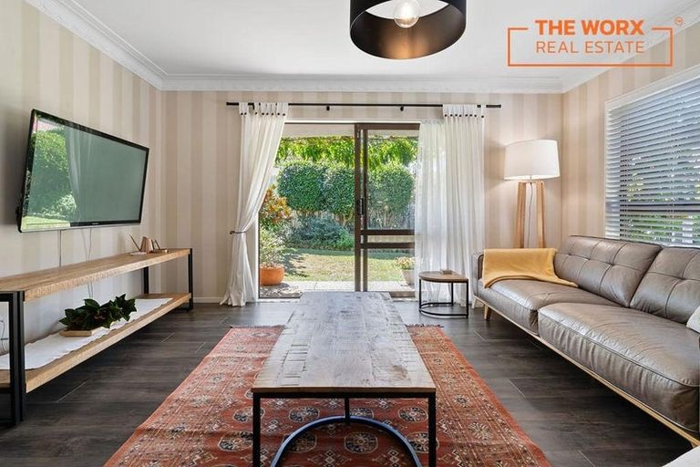 Photo of property in 2/13 Butterworth Avenue, Opaheke, Papakura, 2113