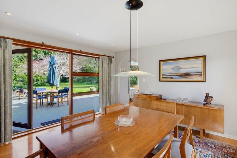 Photo of property in 10 Karaka Grove, Waikanae, 5036