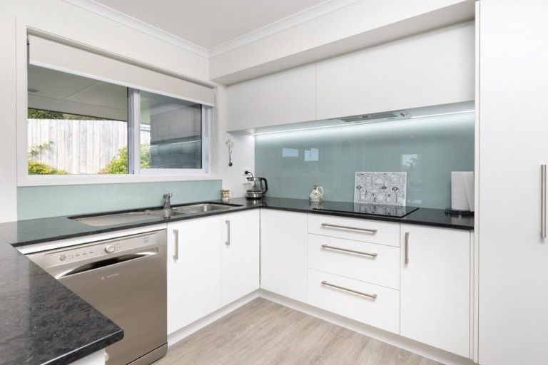 Photo of property in 18 Ellesmere Close, Pyes Pa, Tauranga, 3112