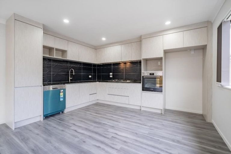 Photo of property in 10 Koroheke Road, Takanini, 2110