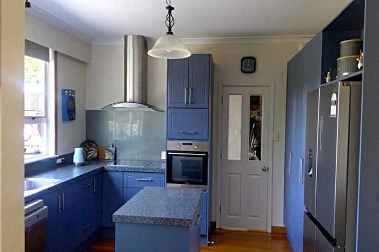 Photo of property in 18 Arthur Road, Paraite, New Plymouth, 4373