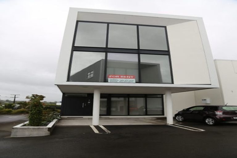 Photo of property in 1/86 Hurlstone Drive, Waiwhakaiho, New Plymouth, 4312