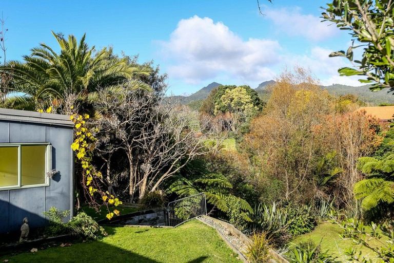 Photo of property in 82 Wairau Road, Oakura, 4314