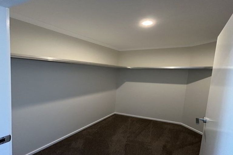 Photo of property in 2 Tutoko Place, Aotea, Porirua, 5024