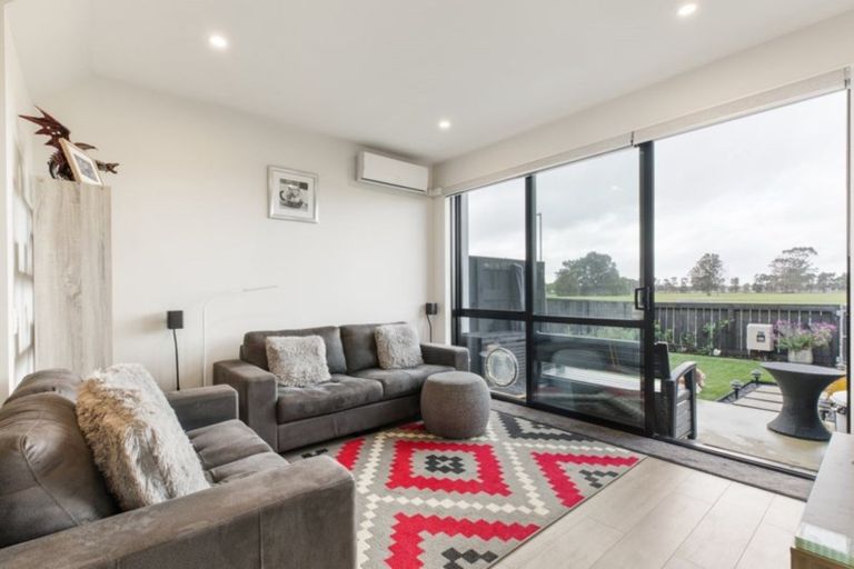 Photo of property in 43 Walsh Road, Papakura, 2110