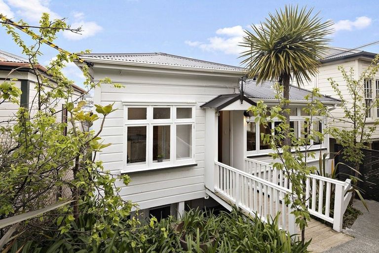 Photo of property in 20 Kenwyn Terrace, Newtown, Wellington, 6021