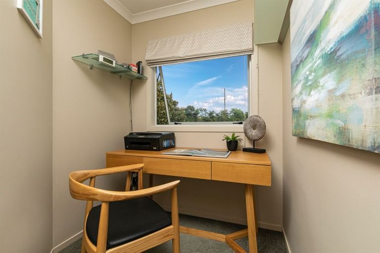 Photo of property in 28 Admirals Court Drive, Greenhithe, Auckland, 0632