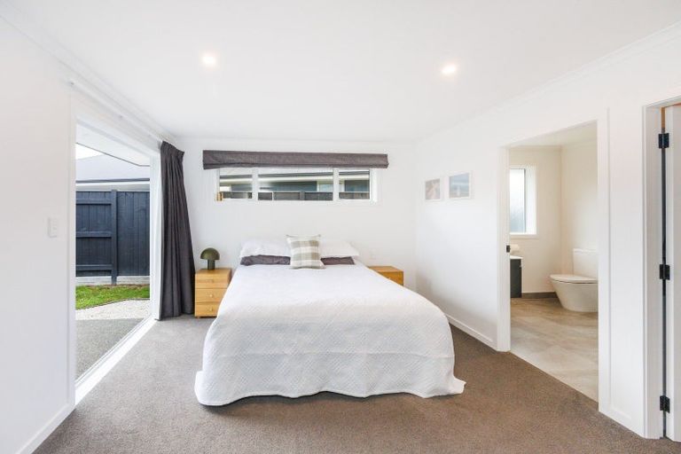 Photo of property in 24 Freedom Drive, Kelvin Grove, Palmerston North, 4414