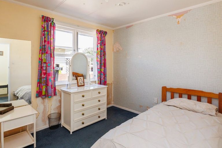 Photo of property in 76 Ruamahanga Crescent, Terrace End, Palmerston North, 4410