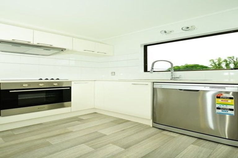 Photo of property in 12 Midgley Road, West Harbour, Auckland, 0618