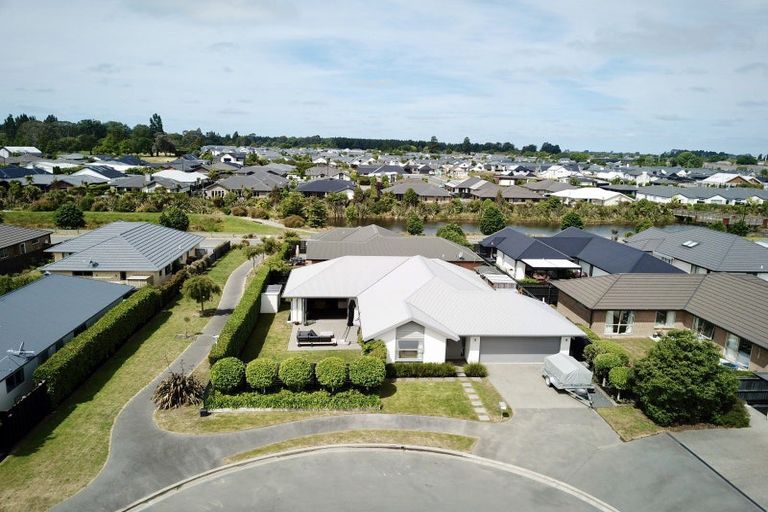 Photo of property in 15 Whitau Place, Marshland, Christchurch, 8083