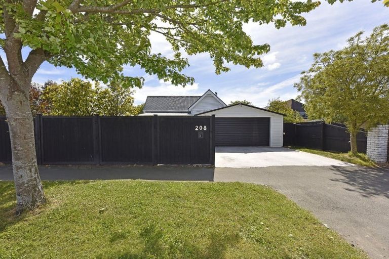 Photo of property in 208 Springfield Road, St Albans, Christchurch, 8014