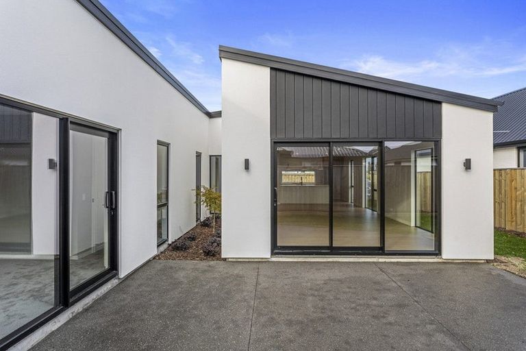 Photo of property in 6 Peak Lane, Halswell, Christchurch, 8025