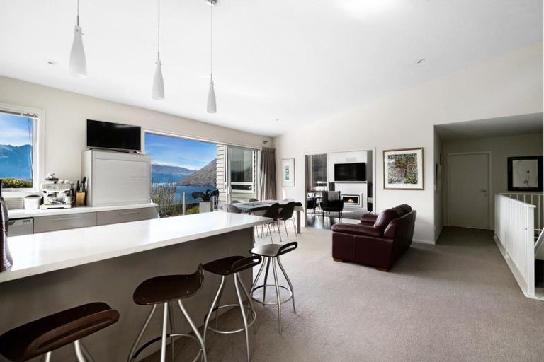 Photo of property in 9 Matakauri Place, Fernhill, Queenstown, 9300