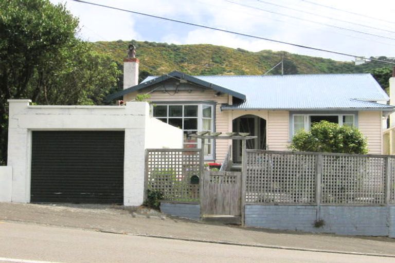 Photo of property in 24 Eden Street, Island Bay, Wellington, 6023