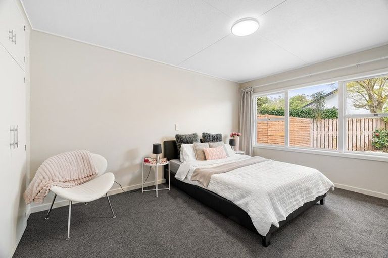 Photo of property in 2/27 Tuirau Place, Ilam, Christchurch, 8041