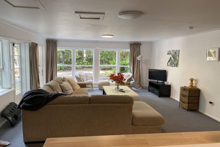 Photo of property in 53a Onedin Place, Titirangi, Auckland, 0604