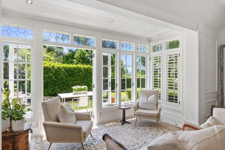 Photo of property in 11 Stanley Point Road, Stanley Point, Auckland, 0624