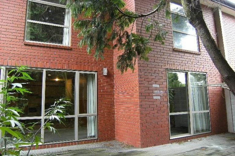 Photo of property in 17b Athol Terrace, Upper Riccarton, Christchurch, 8041