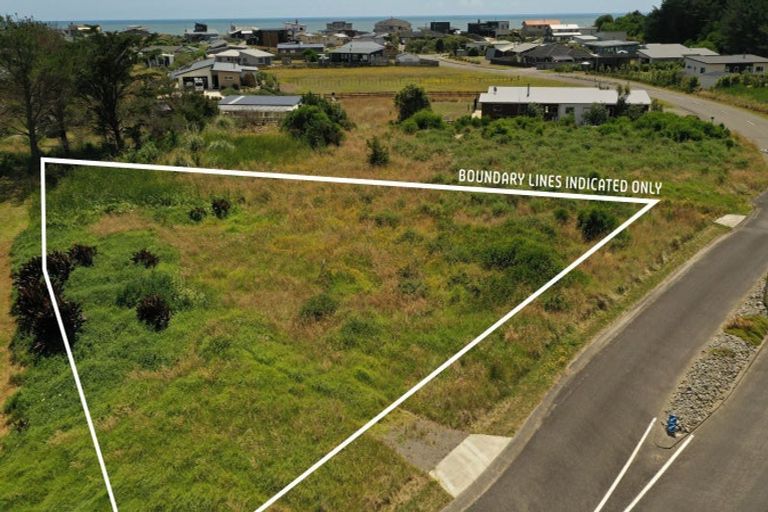 Photo of property in 213 Park Avenue, Waitarere Beach, Levin, 5510