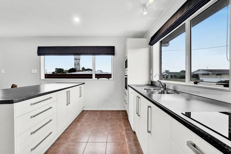 Photo of property in 20 Erin Street, Hawera, 4610