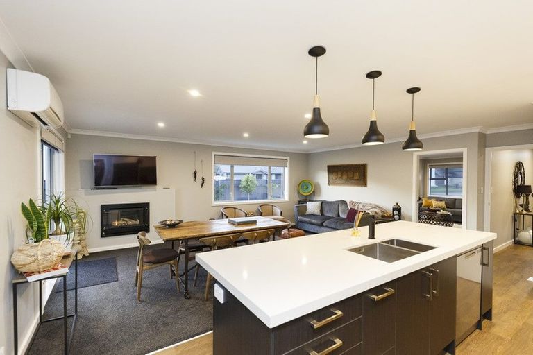Photo of property in 16 Freedom Drive, Kelvin Grove, Palmerston North, 4414