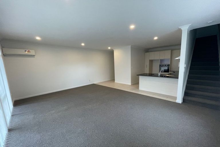 Photo of property in 1/44 Carlos Drive, Flat Bush, Auckland, 2016