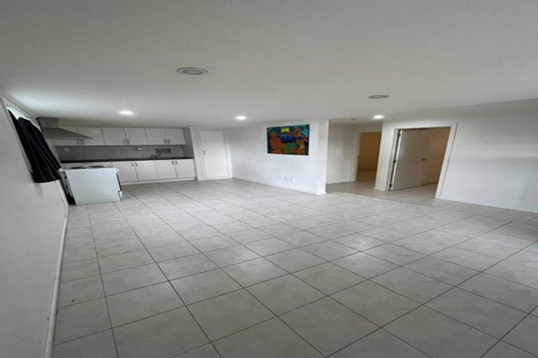 Photo of property in 1/10 Bishop Street, Green Bay, Auckland, 0604