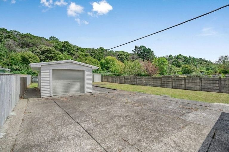 Photo of property in 52 Dover Road, Wainuiomata, Lower Hutt, 5014