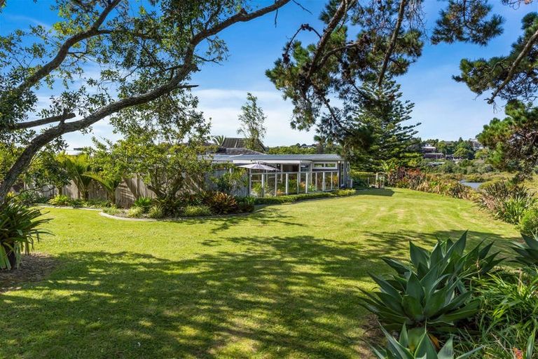 Photo of property in 9 Susanne Place, Pakuranga, Auckland, 2010