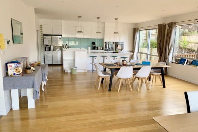 Photo of property in 50 Corricvale Way, Northcross, Auckland, 0630