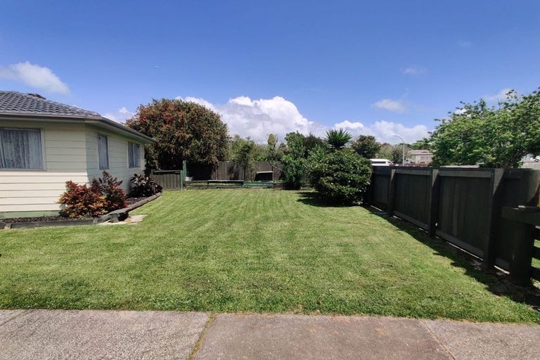 Photo of property in 18 Lipton Grove, Opaheke, Papakura, 2113
