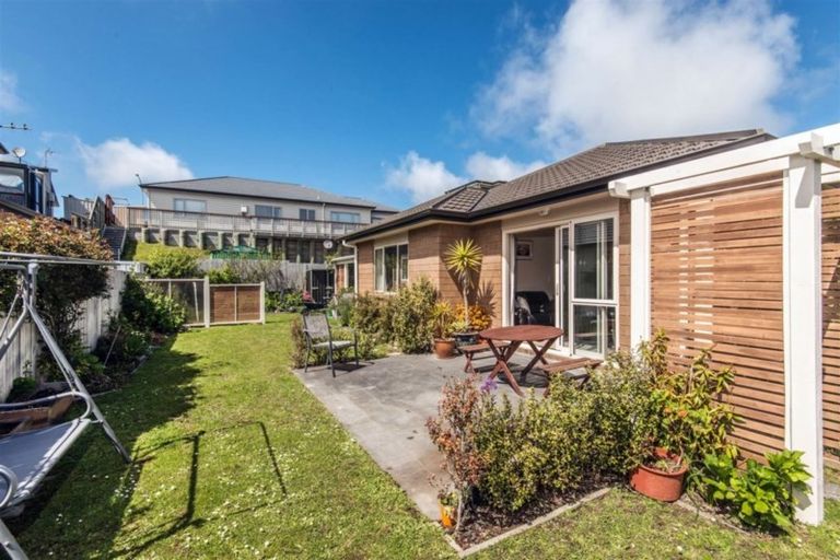 Photo of property in 9 Saint Vincent Terrace, Grenada Village, Wellington, 6037