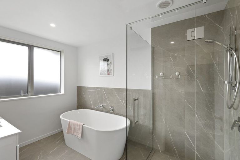 Photo of property in 5a Shillingford Boulevard, Rolleston, 7615