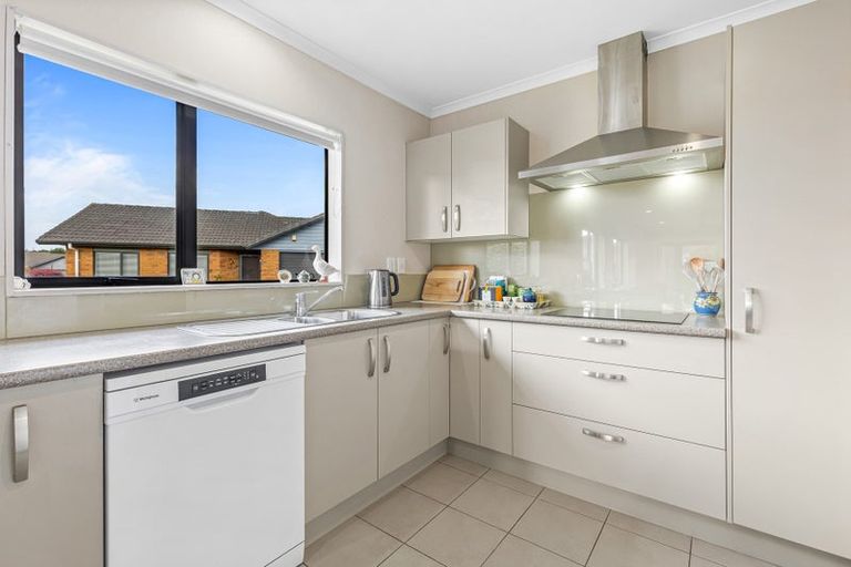 Photo of property in Waimanu Bay Village, 17/1 Piriti Drive, Te Atatu Peninsula, Auckland, 0610