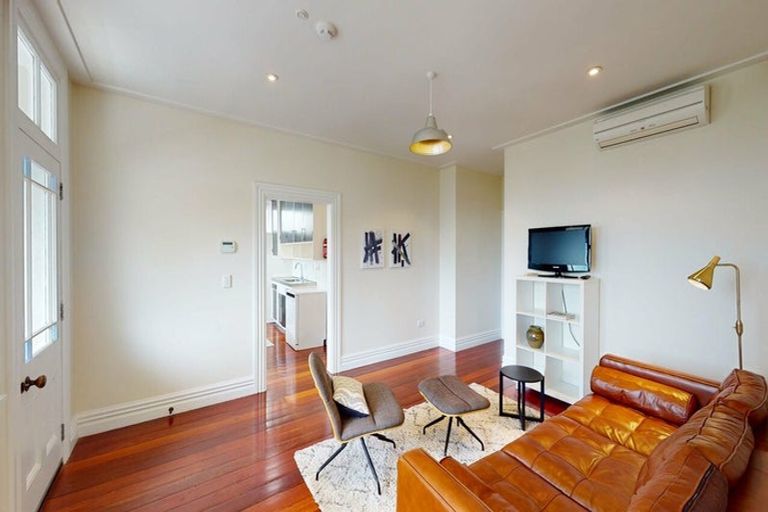 Photo of property in 18 Central Terrace, Kelburn, Wellington, 6012