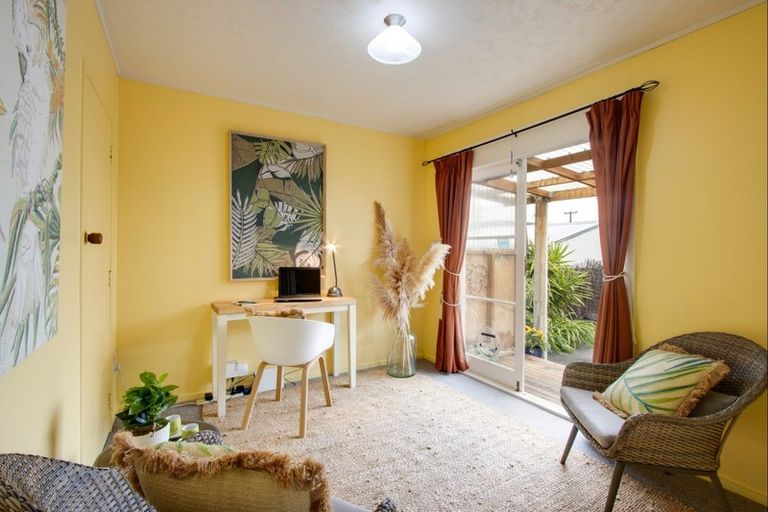 Photo of property in 2/1 Gardiner Street, Westshore, Napier, 4110