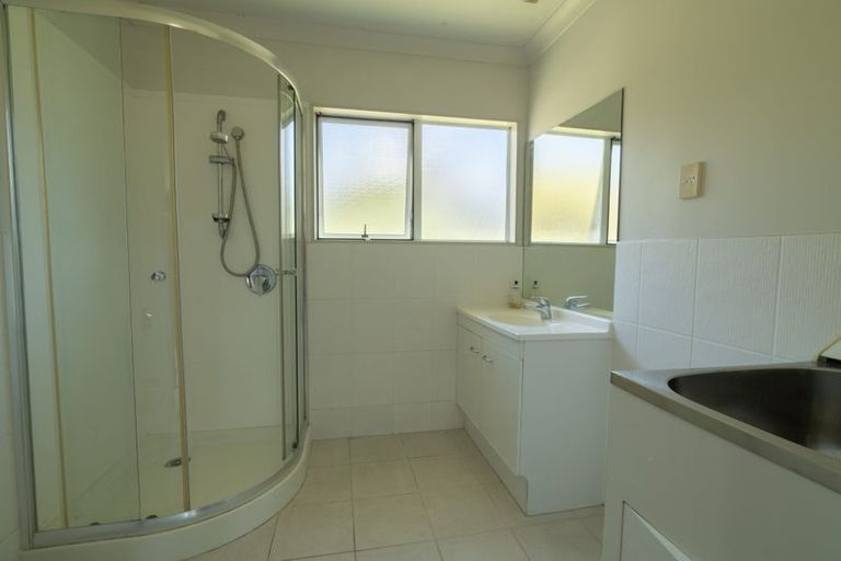 Photo of property in 16 Andara Close, Pinehill, Auckland, 0632