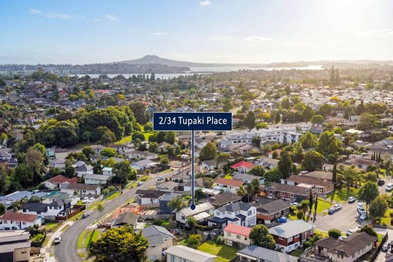 Photo of property in 2/34 Tupaki Place, Pakuranga Heights, Auckland, 2010