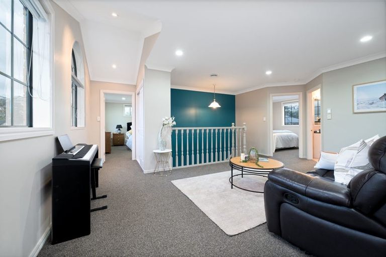 Photo of property in 30 South Kensington Way, Henderson, Auckland, 0612