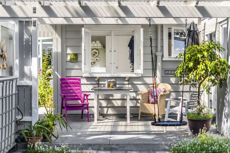 Photo of property in 52 Woodlands Crescent, Browns Bay, Auckland, 0630