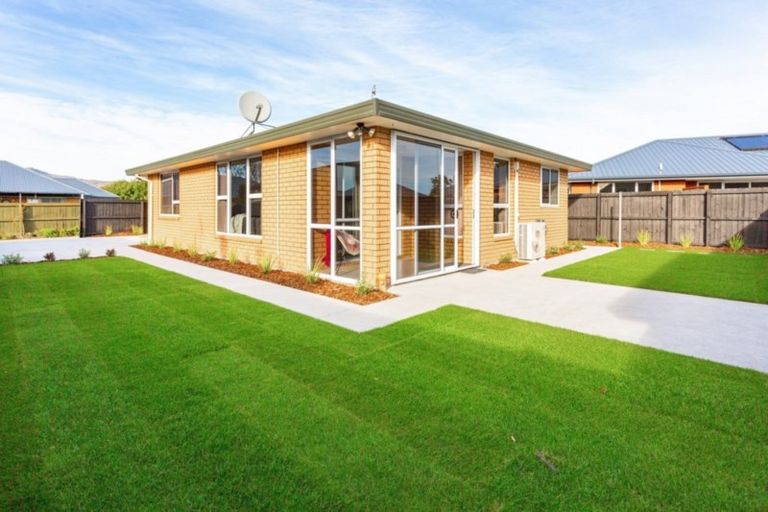 Photo of property in 2/18a Thistledown Place, Woolston, Christchurch, 8062