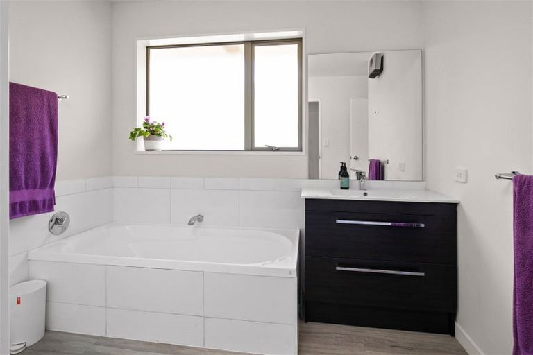 Photo of property in 17 Missy Crescent, Mount Pisa, Cromwell, 9383