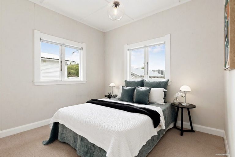 Photo of property in 20 Alberta Street, Point Chevalier, Auckland, 1022