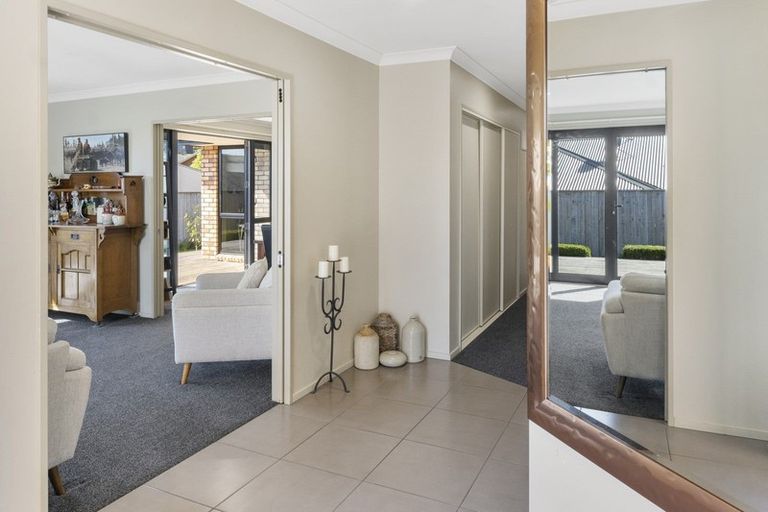 Photo of property in 17 Weka Place, Picton, 7220