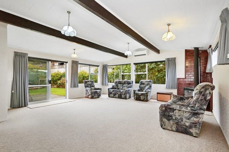 Photo of property in 32 Turriff Crescent, Tawa, Wellington, 5028