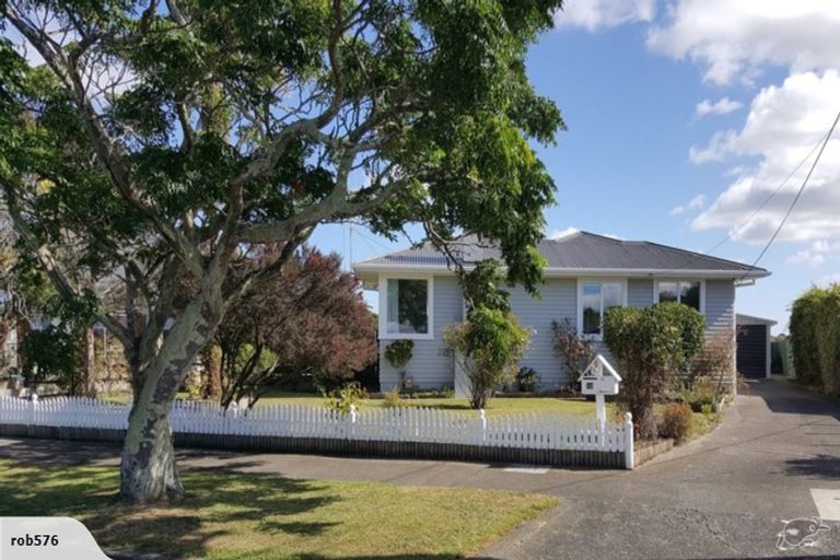 Photo of property in 10 Peters Avenue, Cloverlea, Palmerston North, 4412