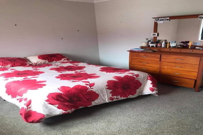 Photo of property in 4 Regiment Road, Papakura, 2110